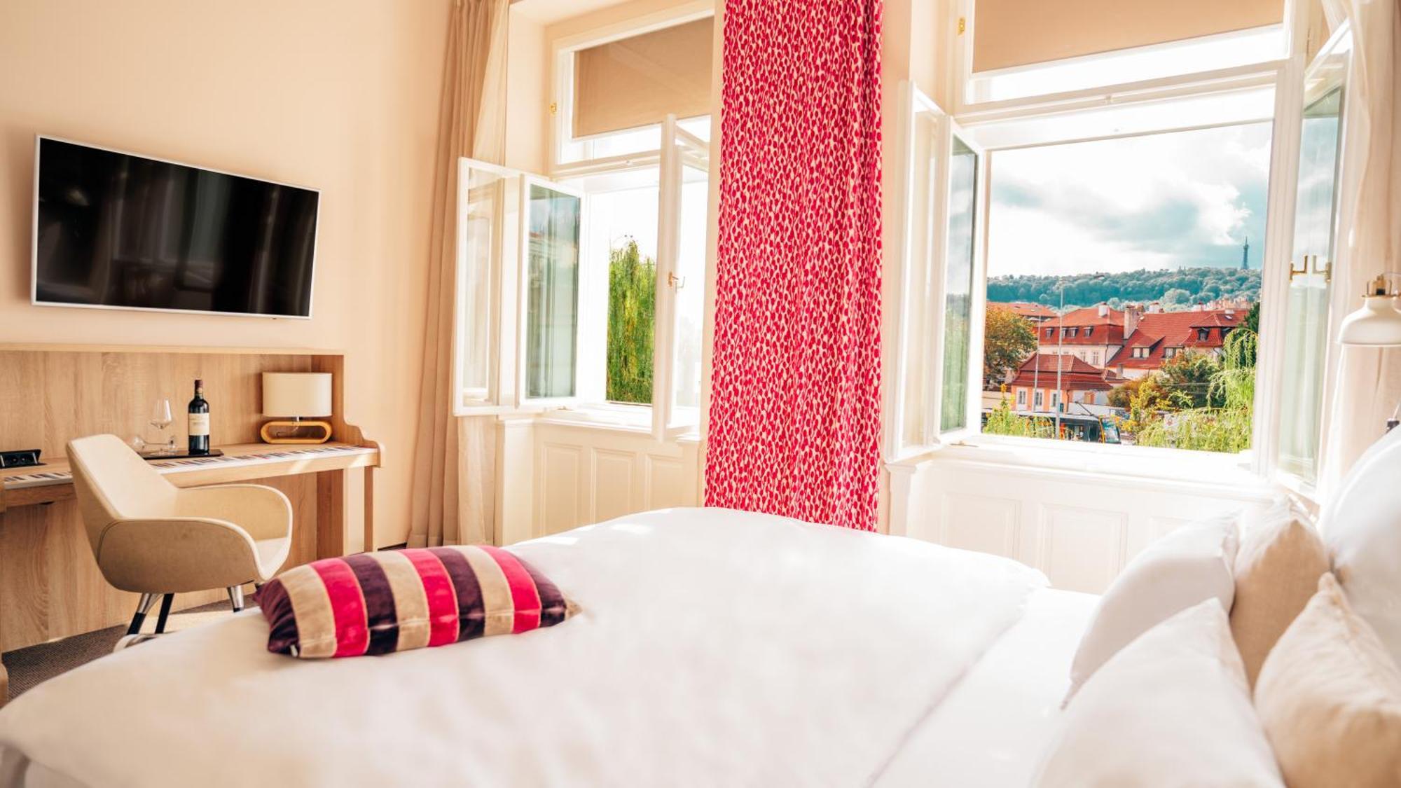 Boutique Hotel Klarov Praha Bagian luar foto