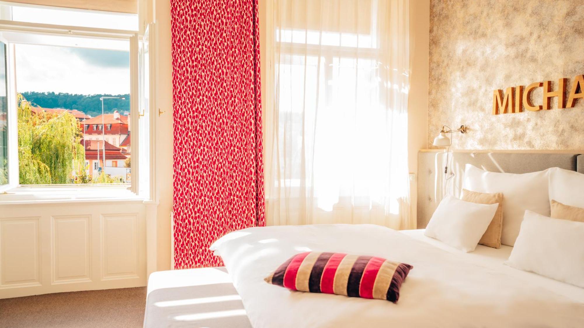 Boutique Hotel Klarov Praha Bagian luar foto